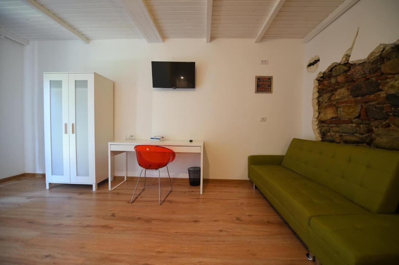 La Mosie Hotel Hateg Bagian luar foto