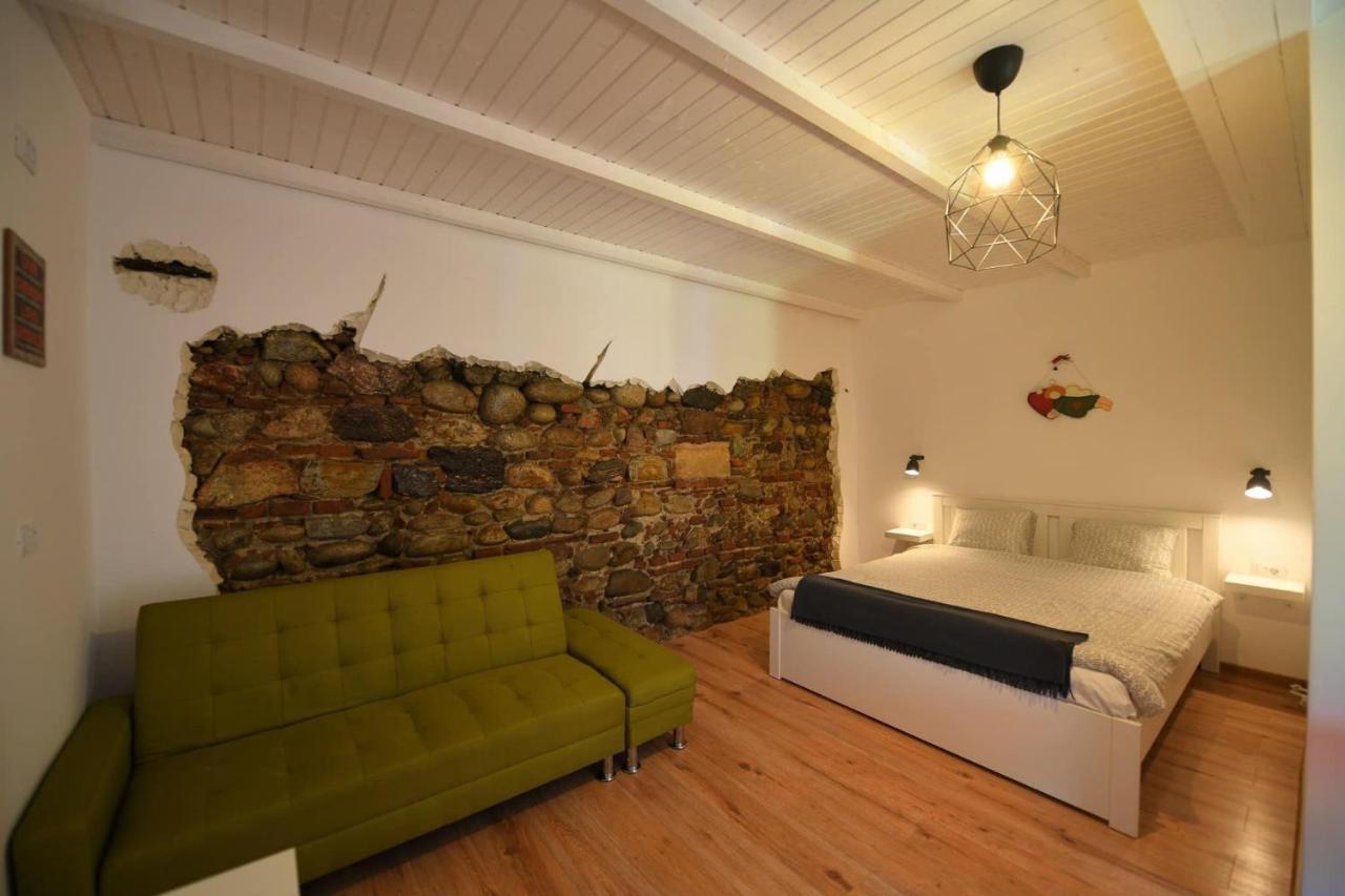 La Mosie Hotel Hateg Bagian luar foto