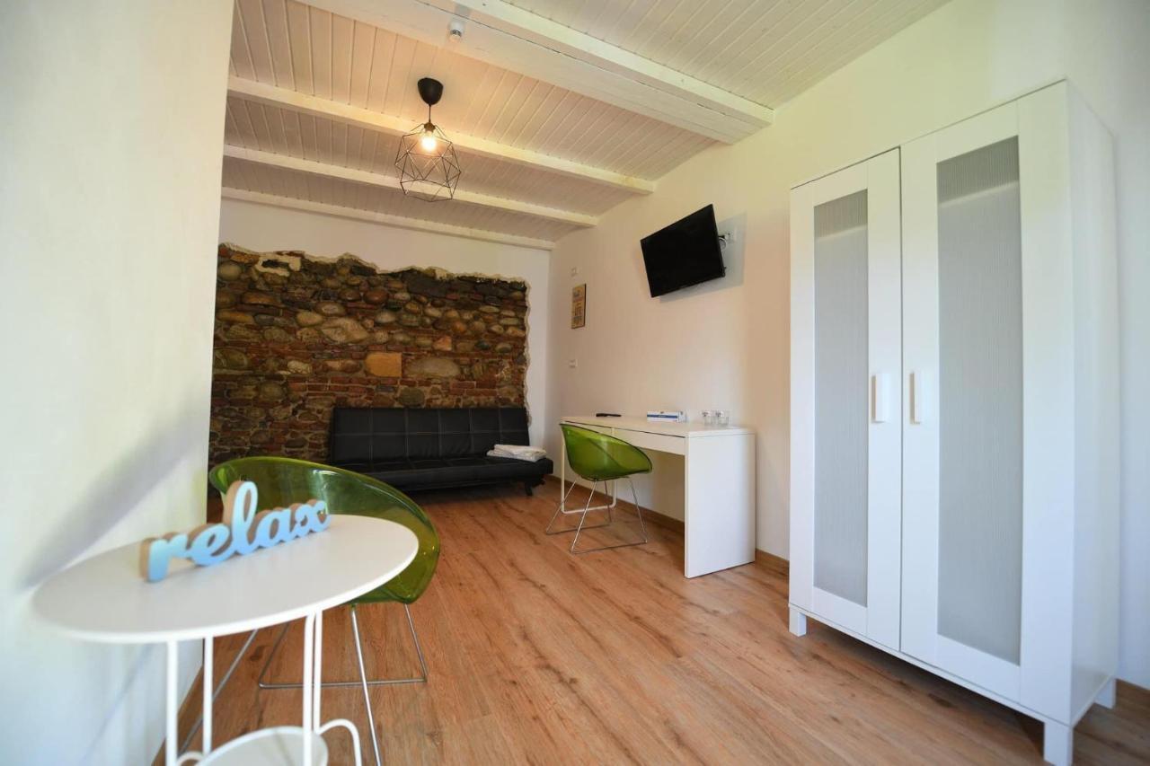 La Mosie Hotel Hateg Bagian luar foto