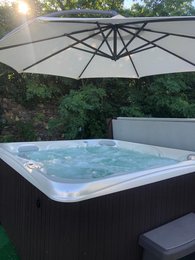 La Mosie Hotel Hateg Bagian luar foto