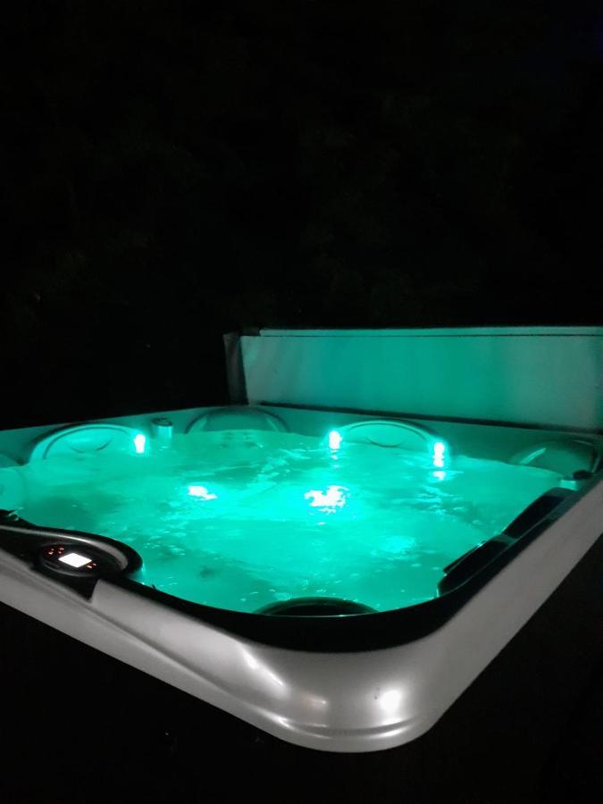 La Mosie Hotel Hateg Bagian luar foto