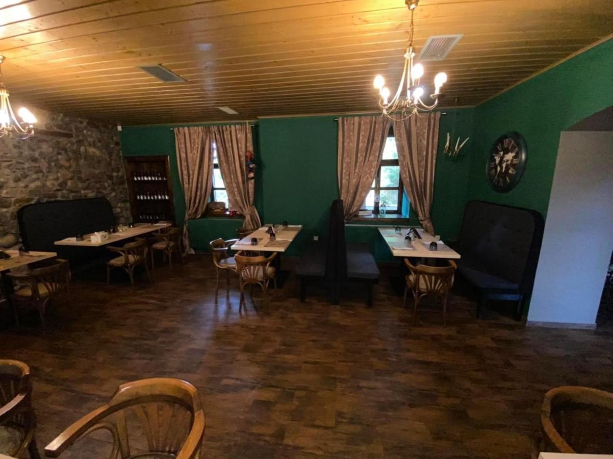 La Mosie Hotel Hateg Bagian luar foto