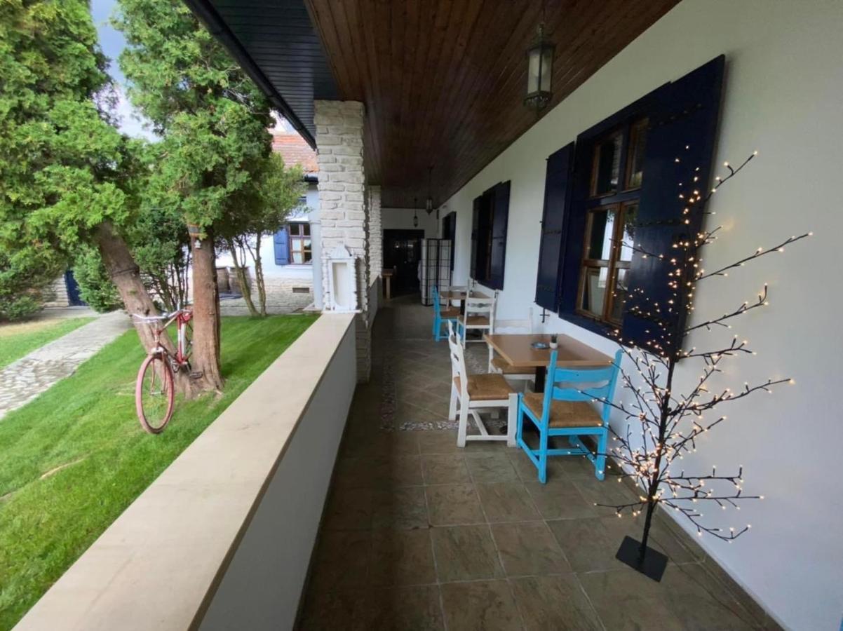La Mosie Hotel Hateg Bagian luar foto