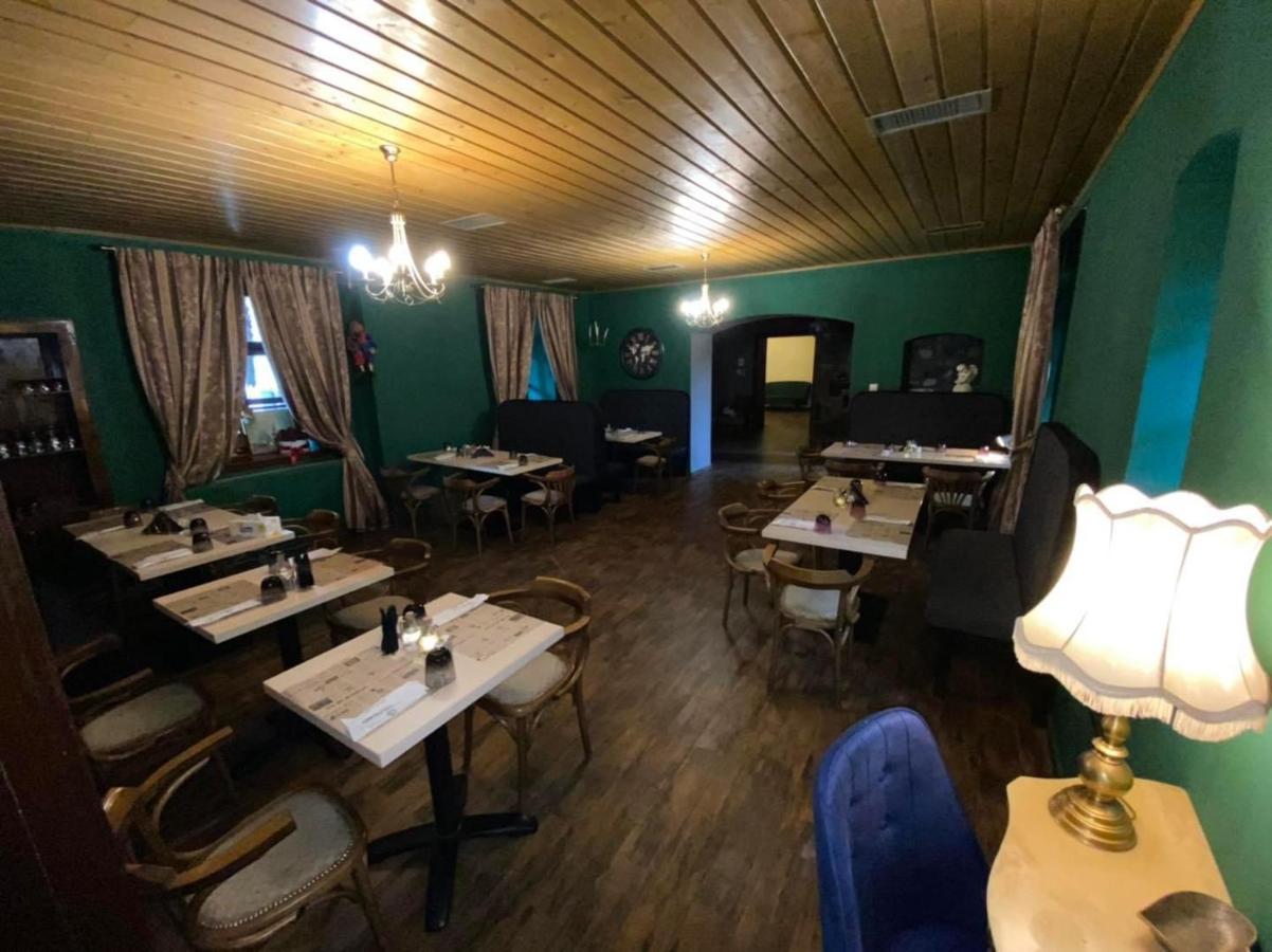 La Mosie Hotel Hateg Bagian luar foto