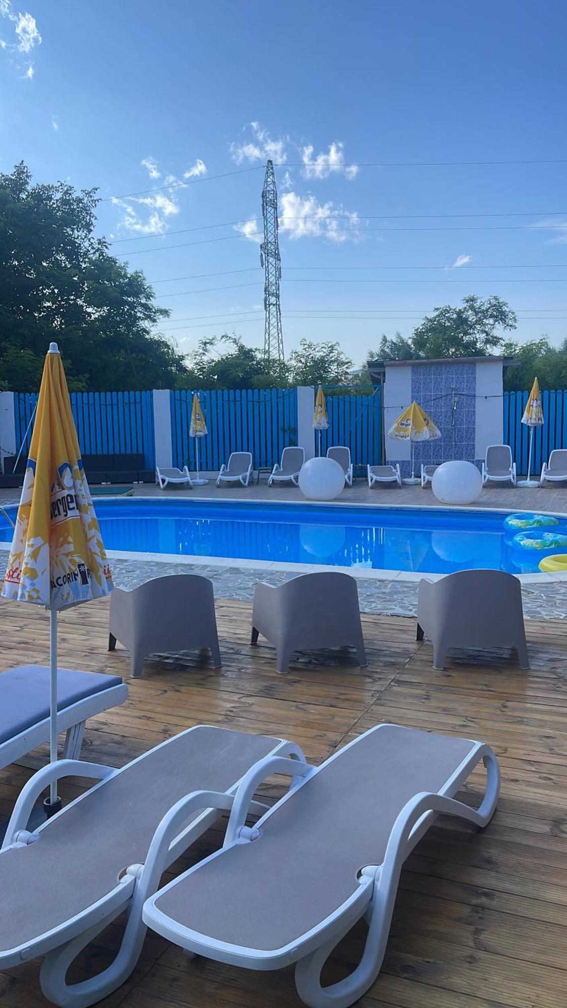 La Mosie Hotel Hateg Bagian luar foto