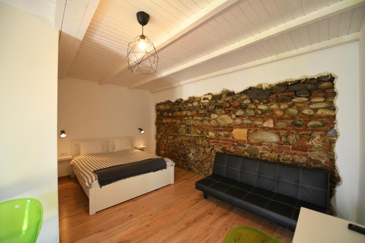 La Mosie Hotel Hateg Bagian luar foto